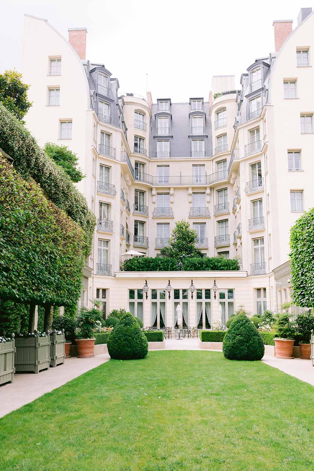 garden in the ritz Paris